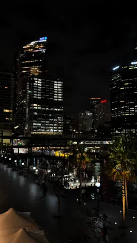 ⚠️⚠️ . ان قلت زانت خالف الوقت ظني وان قلت هانت عاجلتني بلاوي اجامل ايامي ولا جاملتني هامت بي الدنيا هيام الخلاوي والوقت جابر والليالي اسهرني والحزن ما بين الضلوع امتلاوي اون وكل يحسب اني اغني عليل وكل يحسب اني مداوي . #صوت_غريب #ديوانية_غريب #خالد_الفيصل_بن_عبدالعزيز 