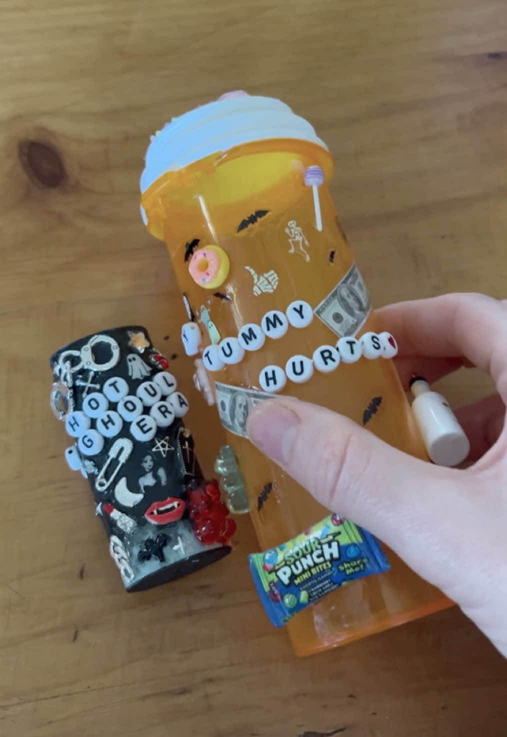 Fun friend date with @Darian Carnes 👭🏻 #DIY #junklightercase #blingpillbottle #bestfriend #crafts 