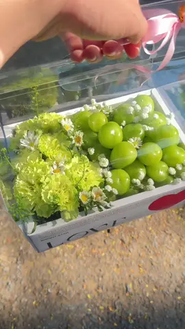 Box dâu xanh mướt quà tặng cho ngày phụ nữ Việt Nam 🍀🍀🍀 #simeflorist #simeflowers 