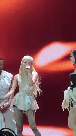 The way the wifey takes care of her hubby 😭#bp_dinny🤍 #BLACKPINK #JENNIE #ROSÉ #fst♡ 