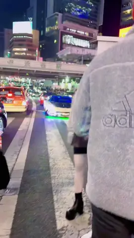 Hi vọng được một lần nắm lấy tay người mình thương đặt chân đến Shibuya.#shibuya #tokyo #car #japan 