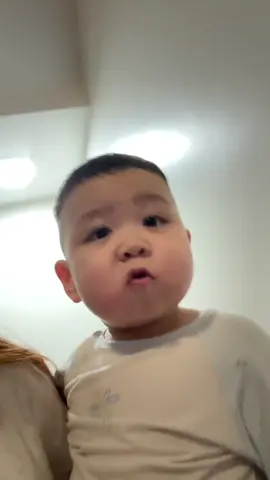 Con lên tầng 3 để trốn mẹ 🤣 #bảobối #embe #baby #enzymethunyaherb #điệnhọc 