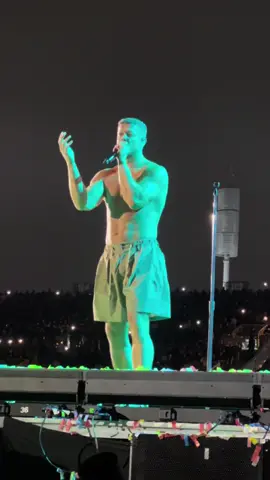 🎹 A veces no hacen falta palabras, solo un piano y una melodía para gritar en silencio lo que el corazón ya no puede decir. Todos cargamos con demonios internos, pero cuando suena la música, esos demonios se transforman en notas, en fuerza, en libertad. Esta canción no solo se escucha, se siente, se vive, se libera 🖤✨ #ImagineDragons #Demons #LOOMtour #LOOMWorldTour #ImagineDragonsWorldTour