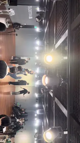 spoiler alert ! chain - boys 2 planet #artbeat