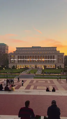 Counting the days of being a student here… sunsets hit different when you know the clock’s ticking 🌇💙 #unilife #mastersdegree #studyabroad #kuliahluarnegeri #beasiswaluarnegeri 