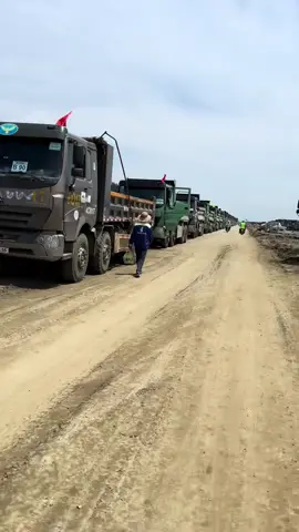Đây mới chỉ là 1 đội xe màu xanh thôi đấy . Mà có tới mấy đội xe như thế này . Liệu có ai đếm sơ sơ dùm tôi mấy chiếc được k ạ ! #bds #xuhuong #cangio #xuhuongtiktok #bdshanoi 
