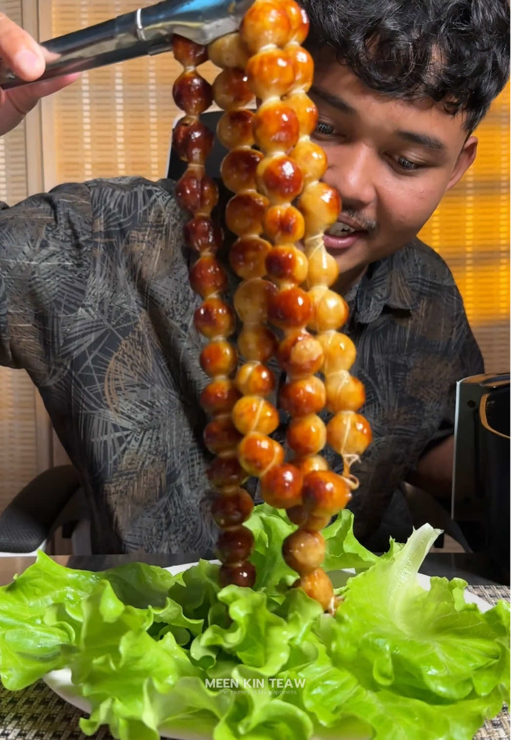 ไส้กรอกอีสานไก่ ทอดร้อนๆ อร่อยมาก #อร่อยบอกต่อด้วย #tiktokพากินของอร่อย #ร้านดังในtiktok #อร่อยบอกต่อ 