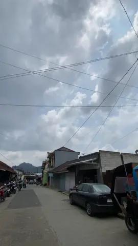 minggu wage pasar karangkobar #pasarkarangkobar #karangkobarterkini #viewpegunungan #pedesaanyangsejuk #banjarnegara 