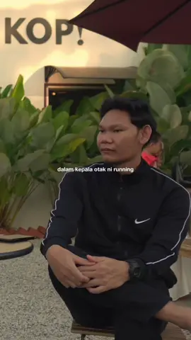 Cemburu dengan orang yang boleh tidur awal. ft @Kandaq.  Location: @sudutkopi.sik 