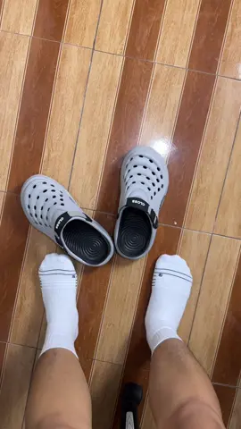 ayoko na nito guys parang kama kase sa lambot #clogs #slippersformen #slippersforwomen #comfyslippers #affordable 