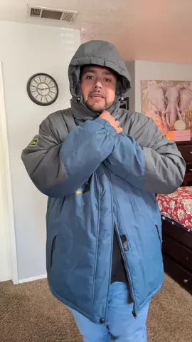 Una de las mejores chamarras ❄️❄️🧤🧣 que vas a encontrar para esta temporada de fríos .. 🌧️🌧️🌨️🌨️🌧️🌧️🌨️💨💨perfecta para cubrirte del frío , la lluvia y el viento 🔥🔥🧔🏻‍♂️🧔🏻‍♂️🧔🏻‍♂️🧔🏻‍♂️🧔🏻‍♂️perfecta para andar en el exterior #winterjacket #men #man #winter 