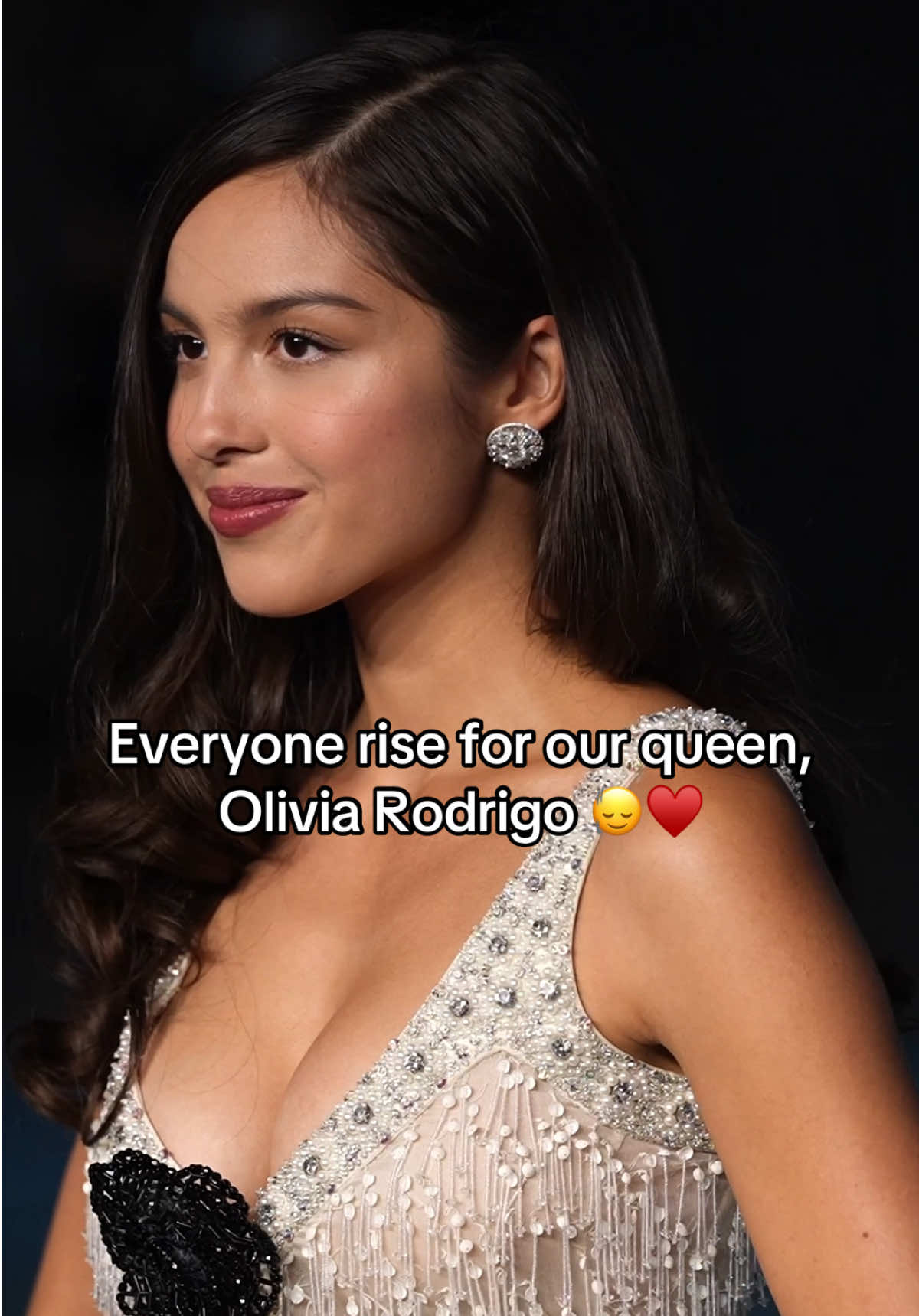 #oliviarodrigo blessed us with her presence tonight at the #academymuseumgala, and for that we are grateful. #oliviarodrigoedit #oliviarodrigosour #oliviarodrigoguts 
