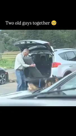 We don’t deserves dogs, but this man does. ♥️