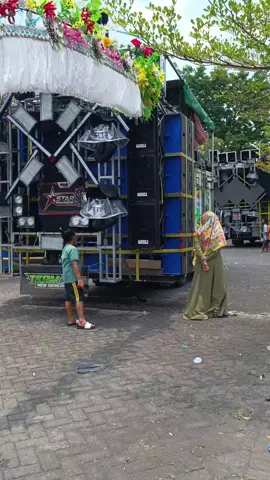 CUMA DI JOMBANG KANTOR SAMSAT BUAT PARKIR ANTRIAN SOUNDKARNAVAL🔥  #horegjawatimur  #pemburuhoregjombang #soundkarnaval #jombang24jam #fyp 