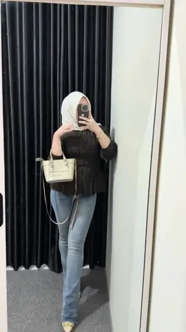 Yang mau samaan langsong klik di bio #otdfashion #inspirasiootd #fypシ゚viral🖤tiktok #fypシ゚ 