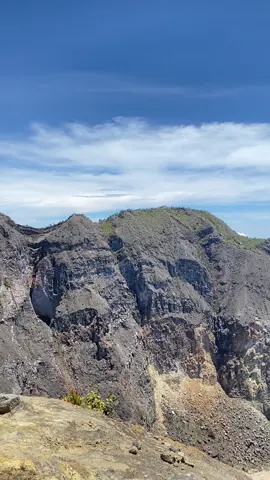 18 oktober 2025✅#ciremai3078mdpl #pendkicantik #fomo #apuy 