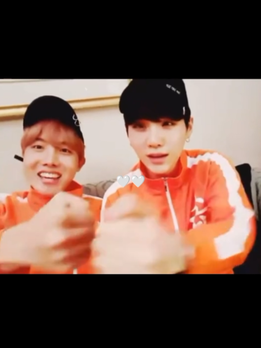 – (  #sopebts  ) EL Y YO YO Y EL 🤲🏻🤍 ( de se guro tiene a otra hobi biased ) :// #dedicar #foryoupage #podercerdito❤️ #tiktokponmeenparati 