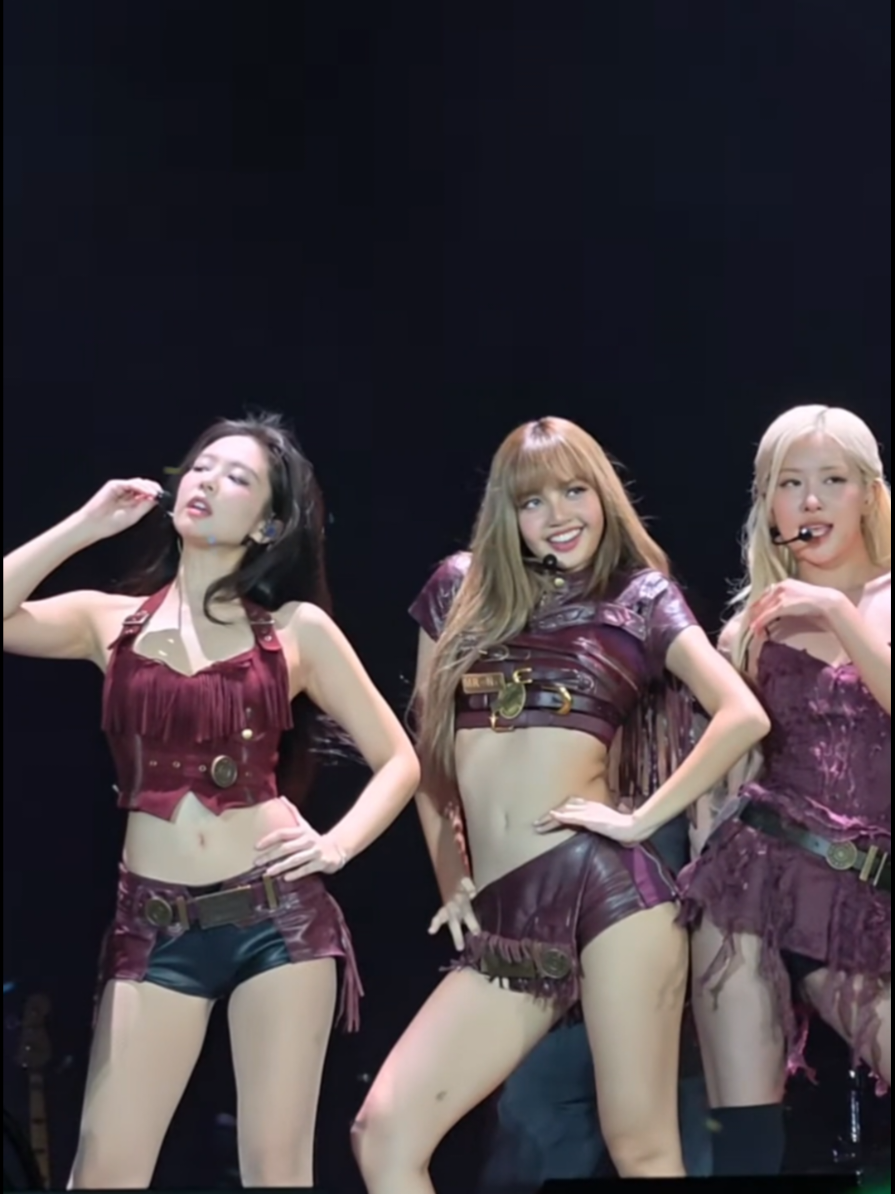 Jump Blackpink DEADLINE Kaohsiung #rose #Jennie #lisa #jisoo #blackpinkkaohsiung 