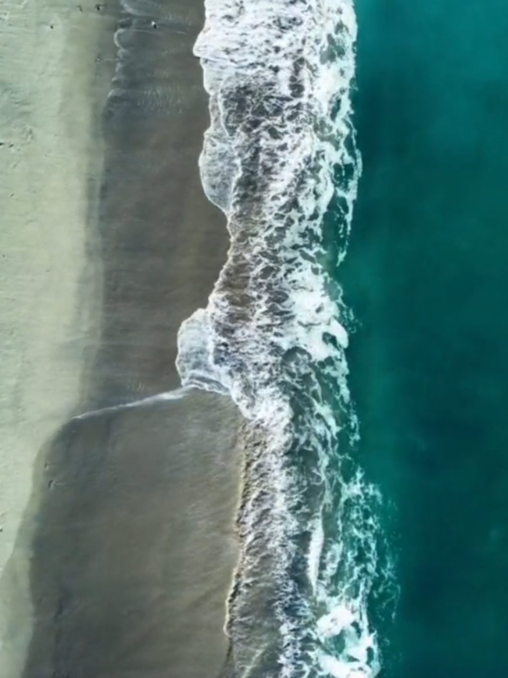 শীতের ফজরে, কনকনে ঠাণ্ডা পানিতে ওজু করতে গিয়ে, শরীরে থরথরে কাঁপুনি আসে।  *এই কম্পন গুনাহের পাহাড়কে ভেঙে গুঁড়িয়ে দেয়ার পূর্বাভাস।* — শায়খ আতীক উল্লাহ (হাফি.)