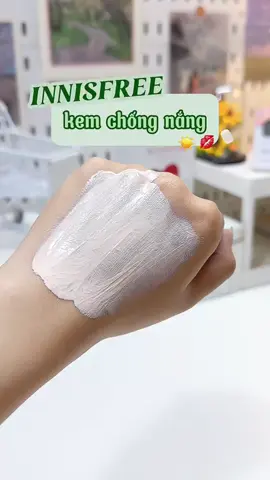 🌞𝐊𝐞𝐦 𝐜𝐡𝐨̂́𝐧𝐠 𝐧𝐚̆́𝐧𝐠 Innisfree 𝐦𝐚̂̃𝐮 𝐦𝐨̛́𝐢 𝐧𝐡𝐚̂́𝐭  𝟏. 𝗞𝗲𝗺 𝗖𝗵𝗼̂́𝗻𝗴 𝗡𝗮̆́𝗻𝗴 𝗜𝗻𝗻𝗶𝘀𝗳𝗿𝗲𝗲 𝗧𝗼𝗻𝗲-𝗨𝗽 𝗡𝗼 𝗦𝗲𝗯𝘂𝗺 𝗦𝘂𝗻𝘀𝗰𝗿𝗲𝗲𝗻 𝗘𝗫 -Lên tone trắng hồng và có khả năng lâu xuống tone -Khả năng kiềm dầu tốt -Không gây cảm giác nhờn rít, dễ tán trên da. -Có chứa thành phần giúp kháng viêm và dưỡng ẩm nhẹ nhàng. -Hỗ trợ bảo vệ da khỏi tia UV, giúp da đều màu hơn khi dùng đều đặn. -Thích hợp cho da dầu, da hỗn hợp thiên dầu 𝟐. 𝗞𝗲𝗺 𝗖𝗵𝗼̂́𝗻𝗴 𝗡𝗮̆́𝗻𝗴 𝗜𝗻𝗻𝗶𝘀𝗳𝗿𝗲𝗲 𝐈𝐧𝐭𝐞𝐧𝐬𝐢𝐯𝐞 𝐋𝐨𝐧𝐠 𝐋𝐚𝐬𝐭𝐢𝐧𝐠 𝗦𝘂𝗻𝘀𝗰𝗿𝗲𝗲𝗻 𝗘𝗫 -Có khả năng chống nước -Có thành phần dưỡng ẩm da -Lớp nền nhẹ tự nhiên, không quá trắng  -Chất kem màu trắng, dễ tán  -Sản phẩm phù hợp với mọi loại da, hoạt động ngoài trời. 