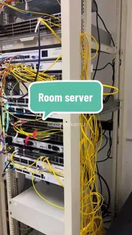Room server 💻 #fyp #it #zte #mikrotik #networking 