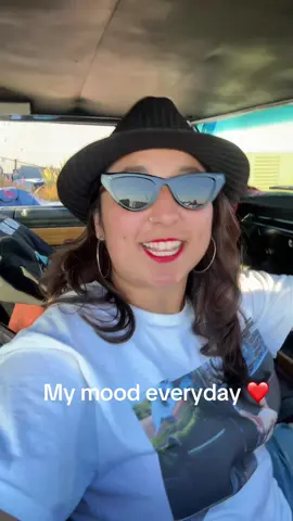 In love with the simple things ❤️ #itssoeasytofallinlove #topofthehill #classiccar #cargirl #dalycity   My new favorite song! @Olivia Dean 