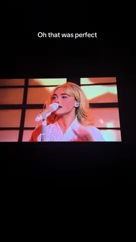 @Sabrina Carpenter 💅💅 #sabrinacarpenter #mansbestfriend #nobodysson #snl #fyp 