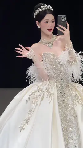 Một từ xinh thì sao tả hết cô dâu ơi. Váy cưới của ai đây ạ #váycưới #váycướiluxury #váy_đi_bàn_cô_dâu #đámcướimiềntây #cô_dâu 