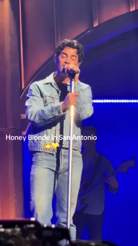 @joejonas you have the voice of an angel. 10/10 @Jonas Brothers #jonasbrothers #joejonas #sanantonio #mfpwbil 