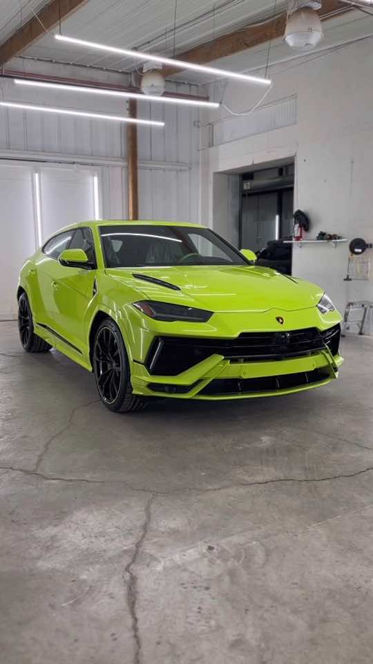 Motivational speakers be like…  #lamborghini #urus #lamborghiniurus #lambo #hardwork 