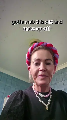 tume to remove the makeup and dirt from my face i swear by the product @Thayers #removingmakeup #makeupremovingproducts