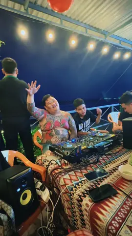mấy thằng em cùng mấy thằng anh 