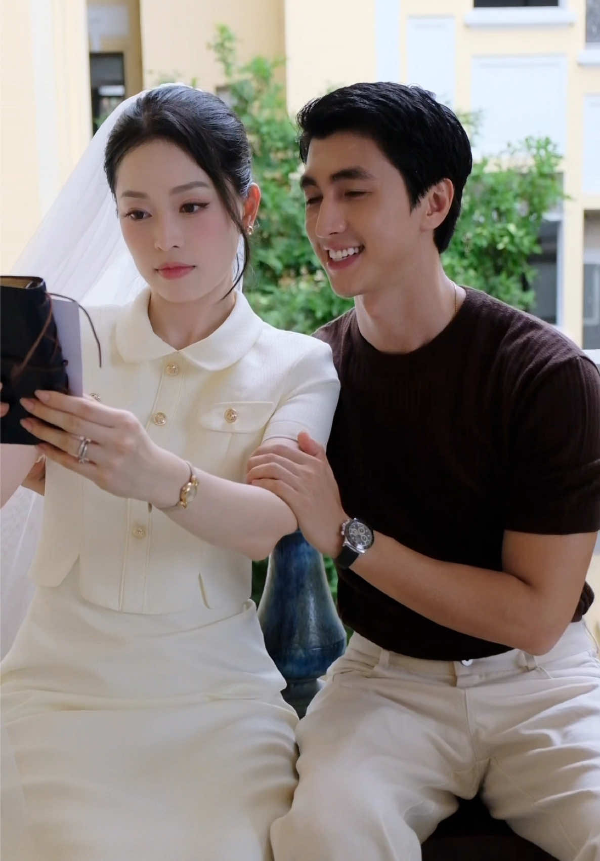 Chiếc váy em chọn cho buổi hẹn 20.10 năm nay #Calie #20thang10 #SimplyPretty 