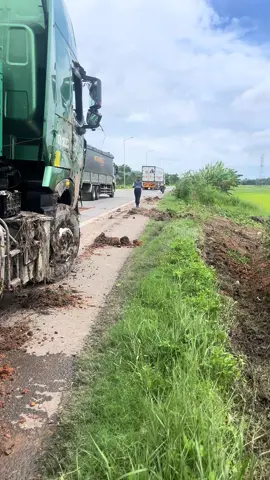 Chú ấy có việc đi rồi cảm ơn chú quá.