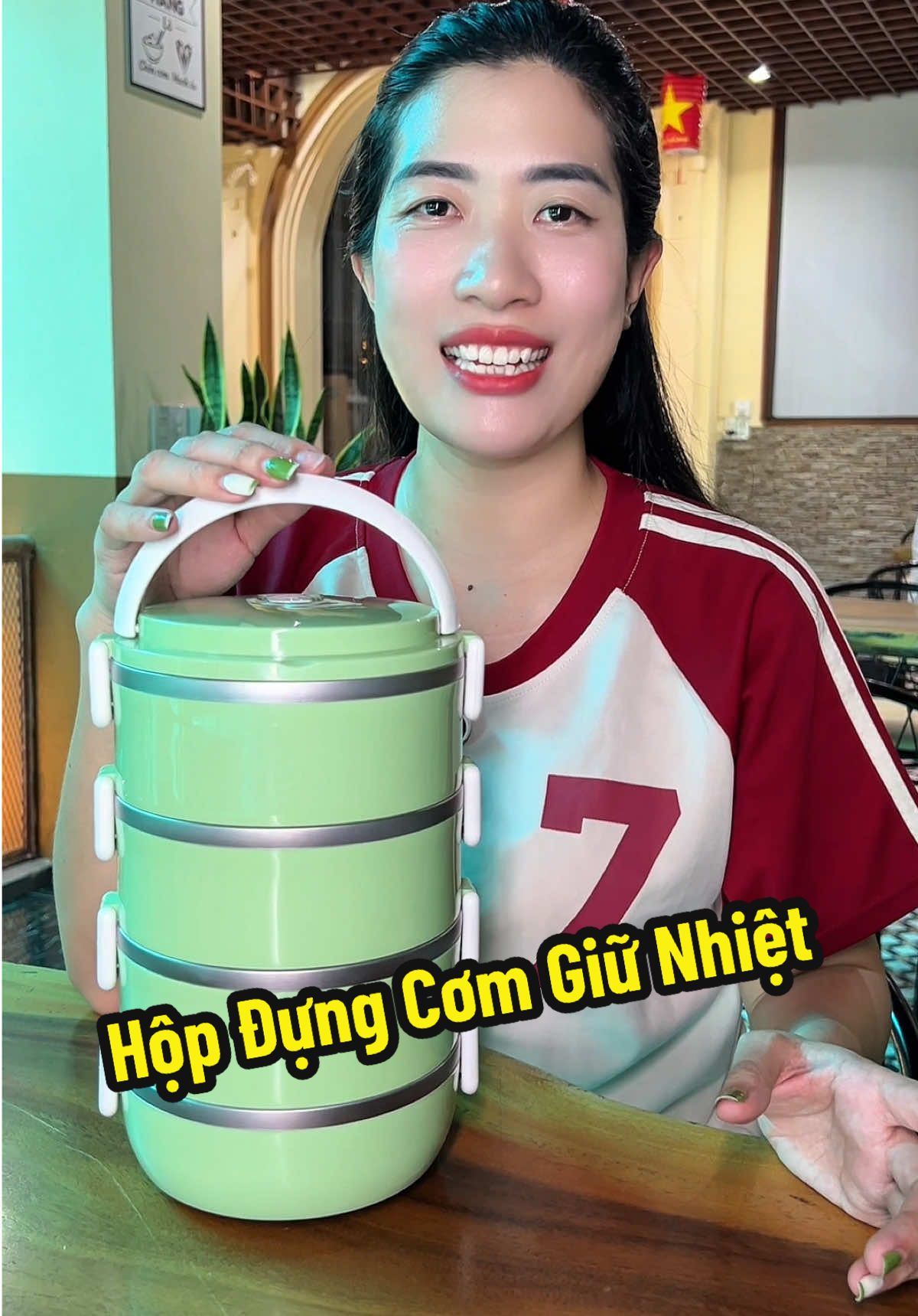Hộp cơm giữ nhiệt 4 tầng #xh #hopcomgiunhiet #caplonggiunhiet 