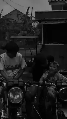 ora nyangka yud mbien mbangun motor kit noll seneng bangettt , saiki wis tenang neng kono yud, bakal tak rumat temenn mesin iki yud 😊 suargo langgeng yud 🥀🤲😊 al fatihah 🤲 #fyp #rip #xyzbca #herexberduka 