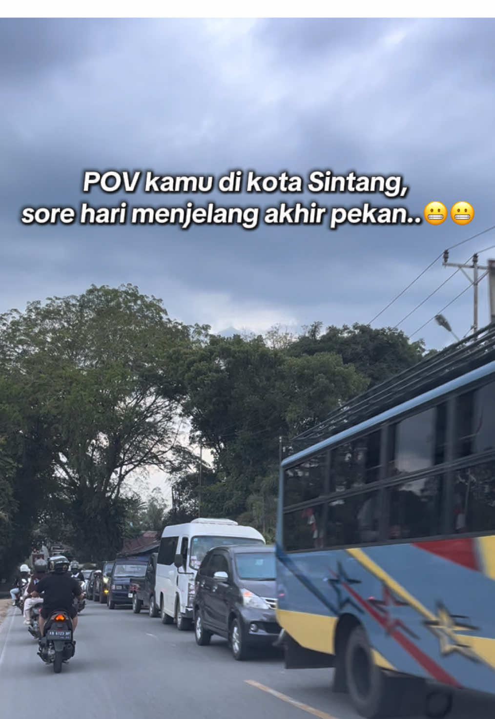 Funfact pas merantau ke Sintang, mau sepanjang apapun macetnya tidak terdengar suara klakson 😌🫣🙏🏽 #sintang #sintangkalbar #fyp #sintanginformasi #fypシ゚ #kalbar #kalbarpride 