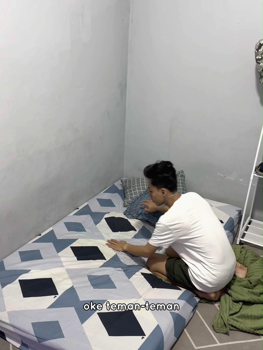 sok siapa disini yang tempat tidurnya masi kayak kandang macan 😬
