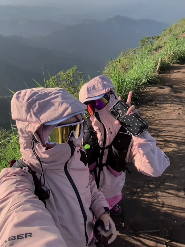 #CapCut @credifoxofficialstore  outfit pink emng tiada tanding 🤪👉🏻👈🏻 #fyp #outfitndaki 