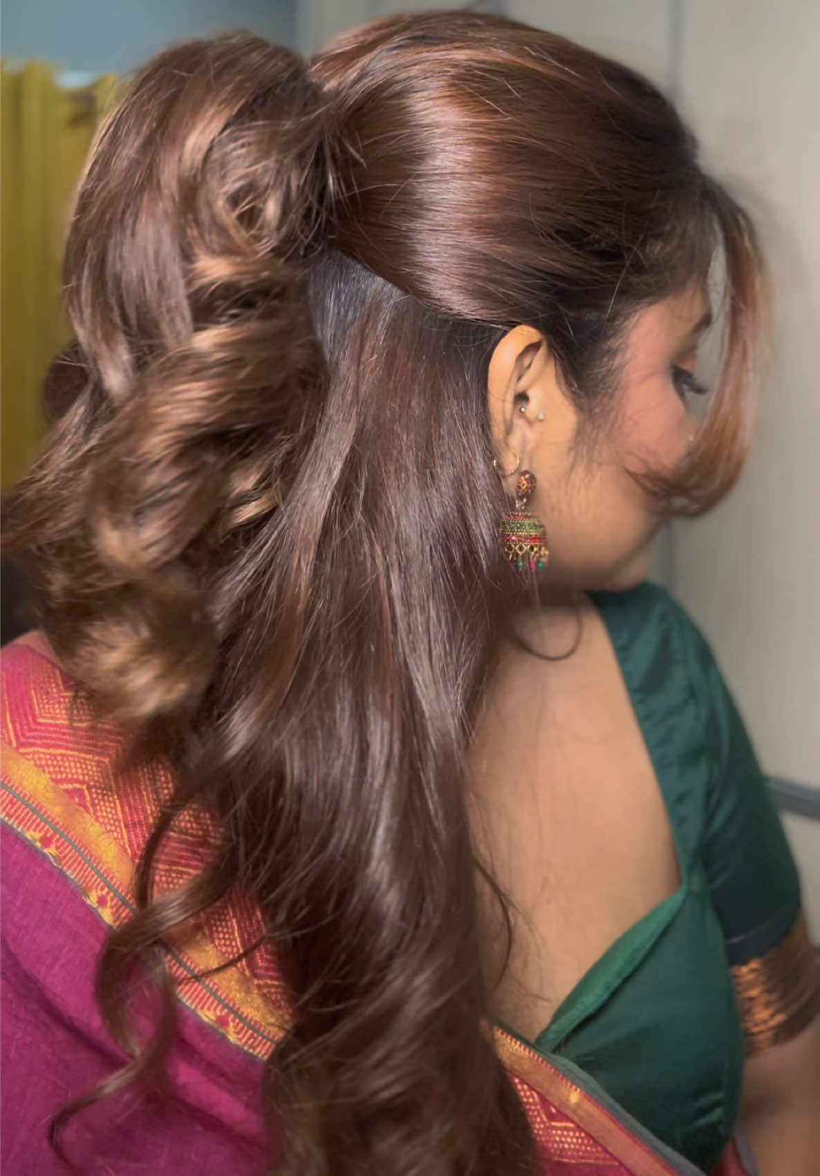 Its Deepavali Eve !!! ✨In a few hours everyones gonna be rushing to get ready in their Deepavali fits! Girls save this for an easy look 🩷  . . . #fyp #deepavali2025 #sareehairstyle #trending #deepavali 