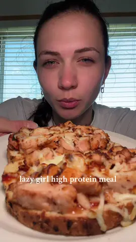 These days, I’m all about lazy girl meals things that take less than 5 minutes to prep, taste amazing, and still hit my protein and calorie goals.  Because here’s the truth: You don’t need to spend hours in the kitchen. You don’t need gourmet recipes or fancy ingredients. You just need meals that fit your life  quick, satisfying, and realistic. The goal isn’t to eat “perfectly.” The goal is to eat in a way you can actually maintain. Food isn’t supposed to be punishment, it’s fuel, it’s flavor, it’s freedom.  If it’s not sustainable, it’s not worth it.