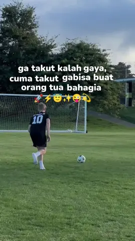 aku ngak takut kalah gaya,  aku cuma takut ngak bisa buat orang tua bahagia🥺 #katakata #katakatauntukorangtua #katakatasad #fyp #bismillahfyp 