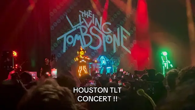 #thelivingtombstone #mlpcosplay #fivenightsatfreddys #thelivingtombstoneconcert #houstontexas 