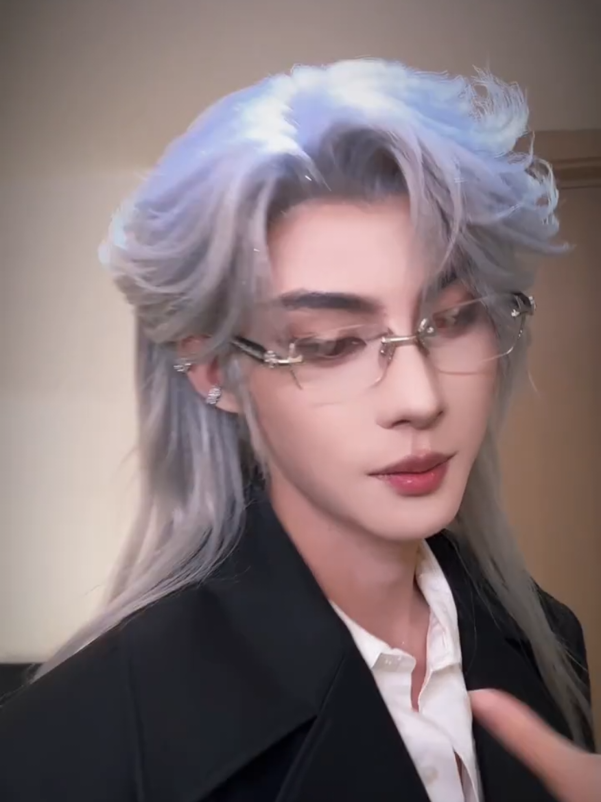 I will tie up this vampire 😍 📷 : Jiang Limao