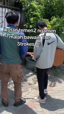 siang terik gini uda boleh mellow gasi 🗿 #selfless #thestrokes #garagerock #juliancasablancas  #cover 