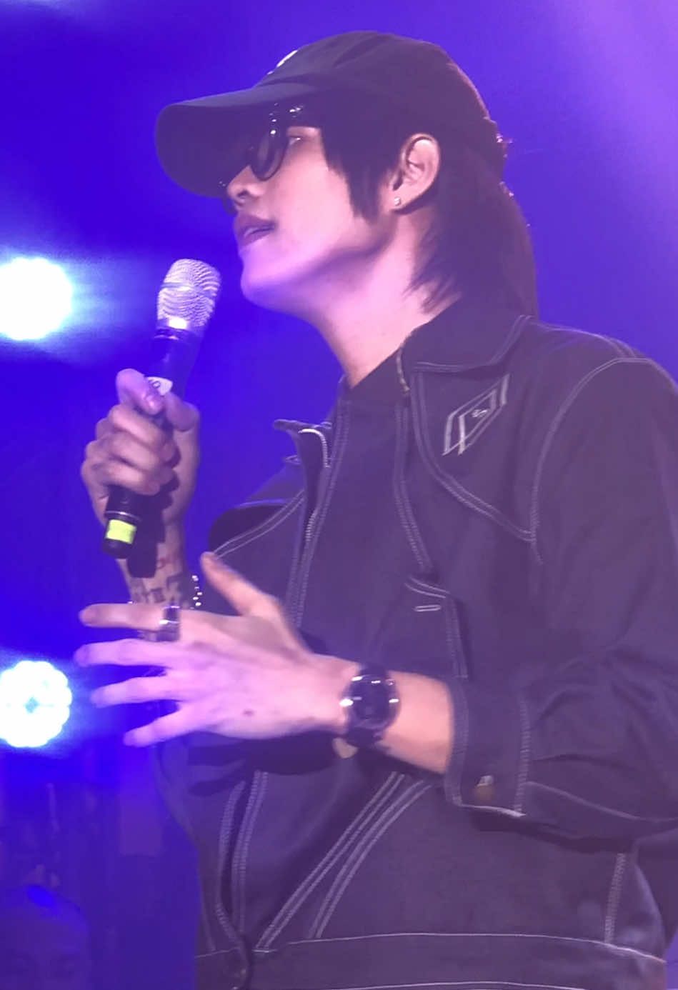 Kung mang a akit, akit ka lang naman.Pwede bang sa akin,  akin lang? @Arthur Elf 0.0  Char. Hehe SMB Oktoberfest Day 1 at Okada, Manila (09.20.2025)                                                                                              #foryoupage #fypシ #isalangarthurnery  #arthurnery #Oktoberfest2025 