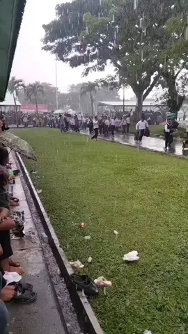hari yang penuh dengan harap,cemas,tangis sedih maupun bahagia,moment dimana setiap doa ibu menembus langit.....