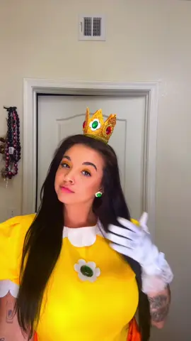 If you see Luigi will you send him my way 💛💚  . . . #fypシ #princessdaisy #supermario #halloweencostume #princess 