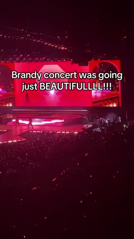 Brandy what happened?!?😓#theboyisminetour #chicago #brandy #monica 