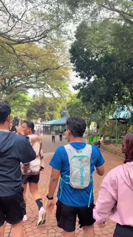 larinya mah ga cape tp ketawanya yg full🐒🦍#CapCut#ragunanjakarta#Running#laripagiyuk🏃💪 